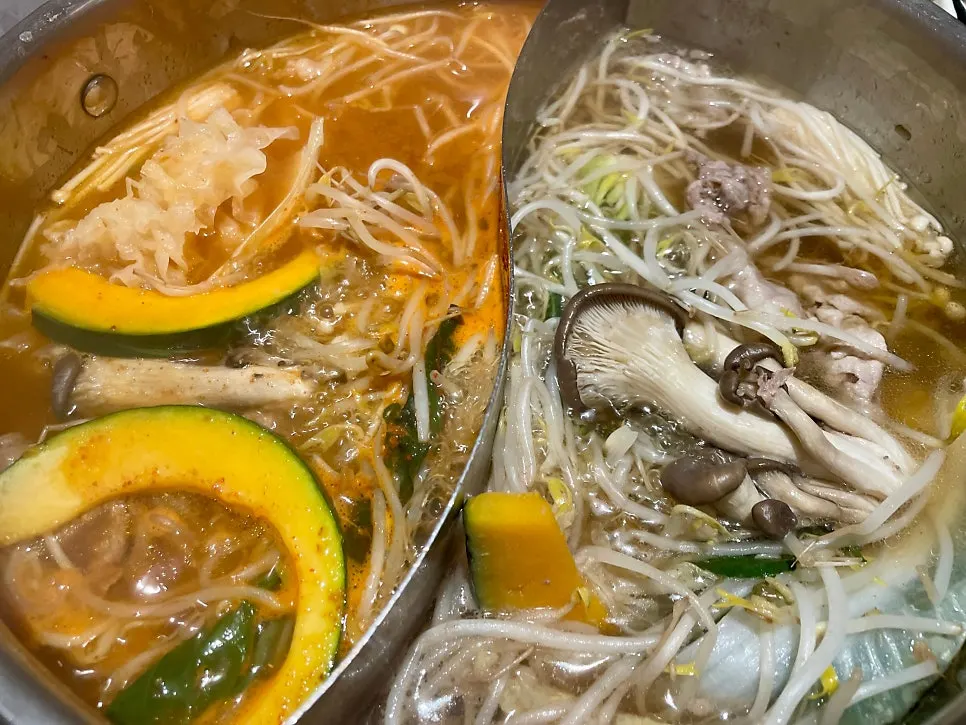Shabu-shabu broth and vegetable ingredients