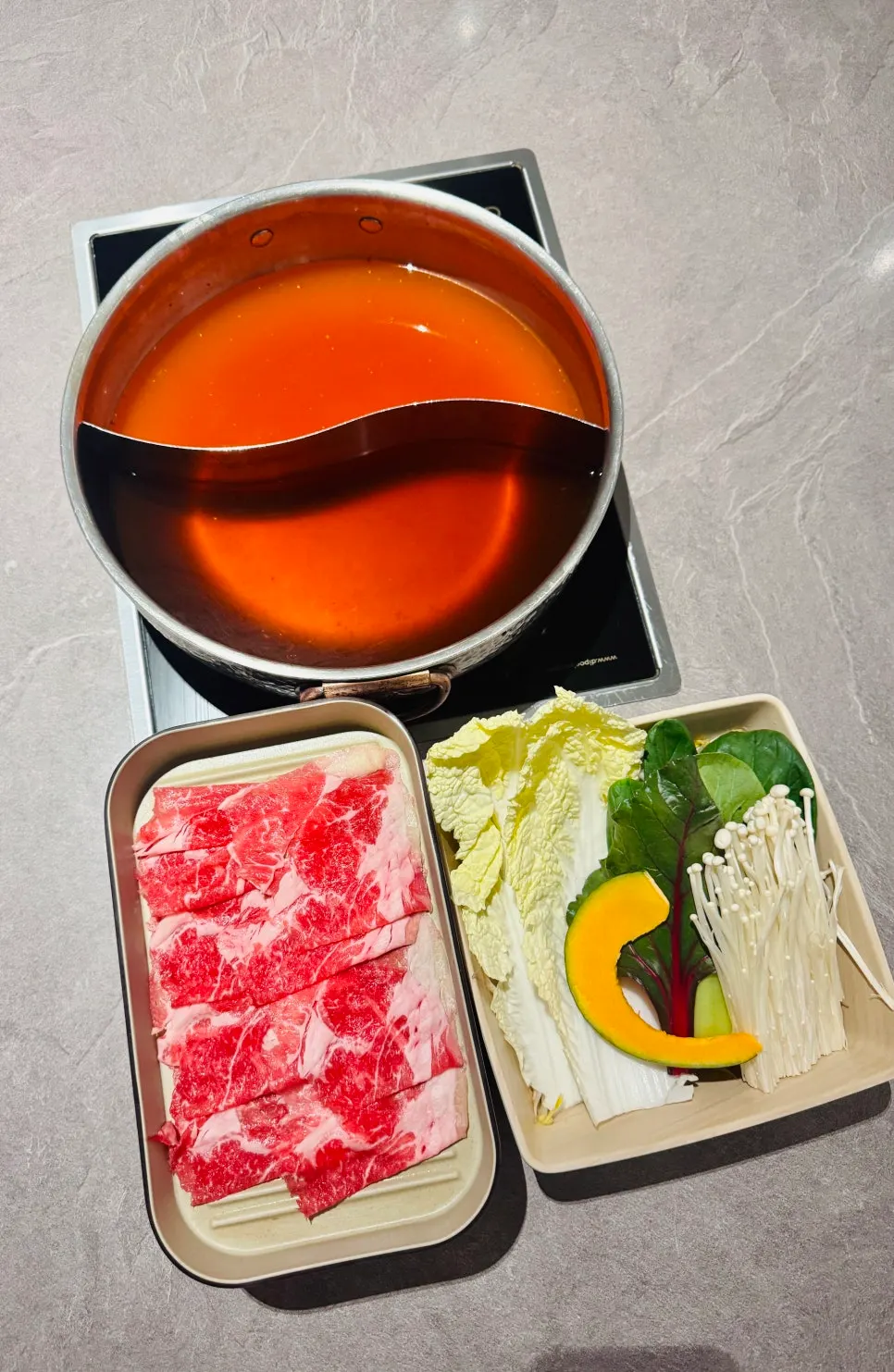 넓은 매장과 프라이빗 룸 공간