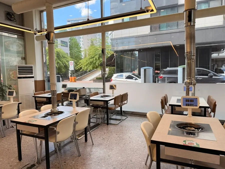 Comfortable interior of Sammi-jip