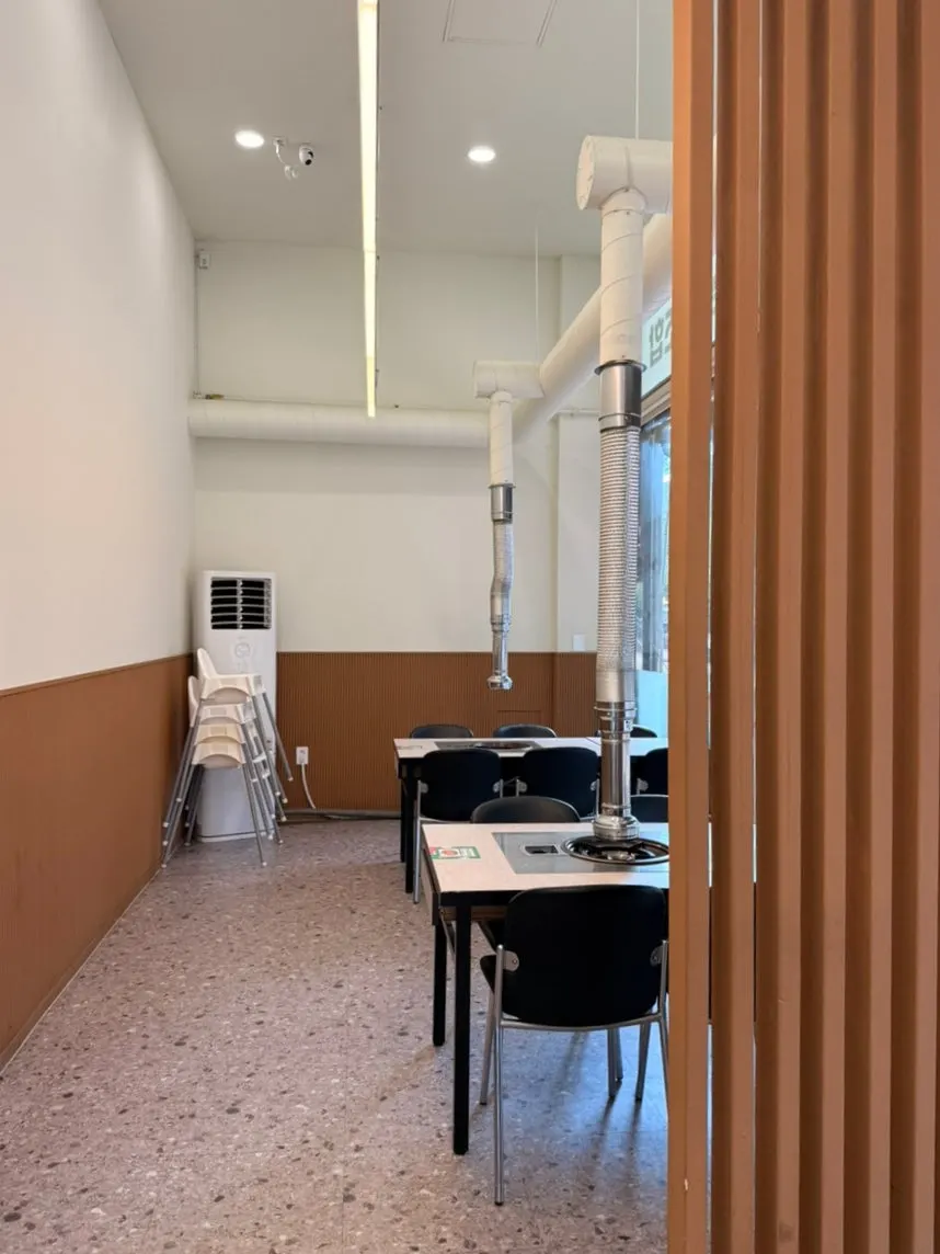 Spacious interior at Sammi-jip