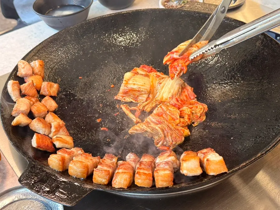 Table setting before ordering kimchi pork belly