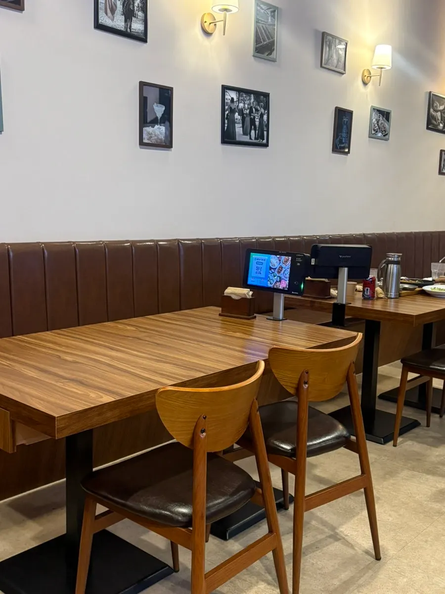 清潔感のあるタコドット清羅店のテーブル風景