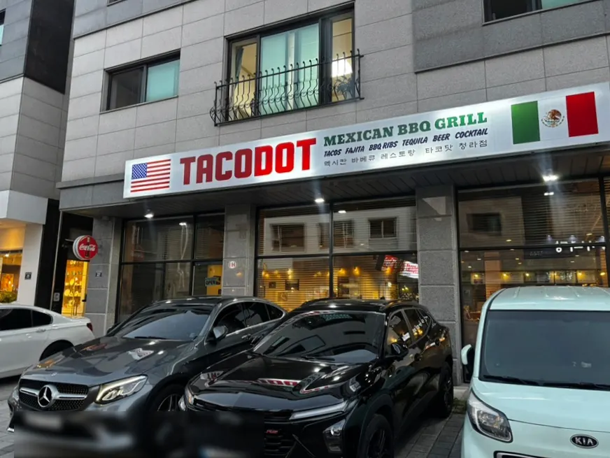 Taco Dot Cheongna Branch exterior and parking space in front