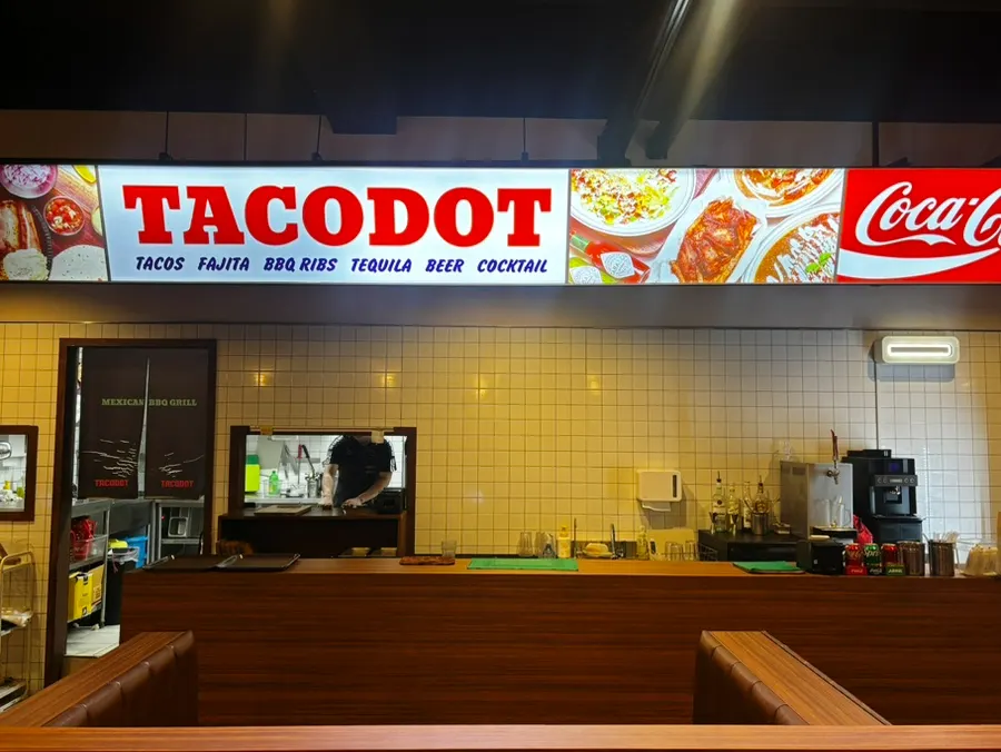 Partitioned table seating at Taco Dot Cheongna Branch