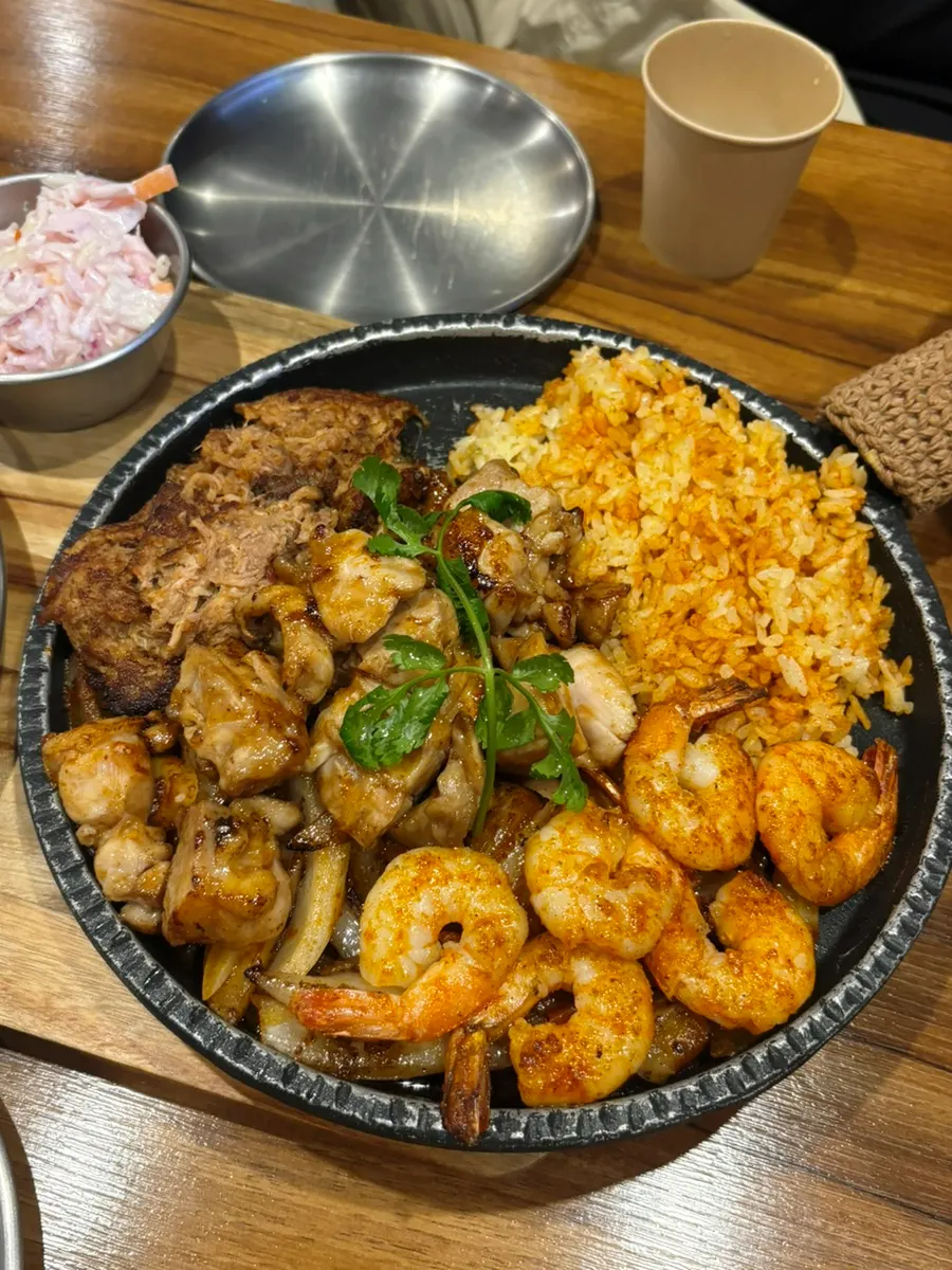 Unlimited refill tortillas and sauces