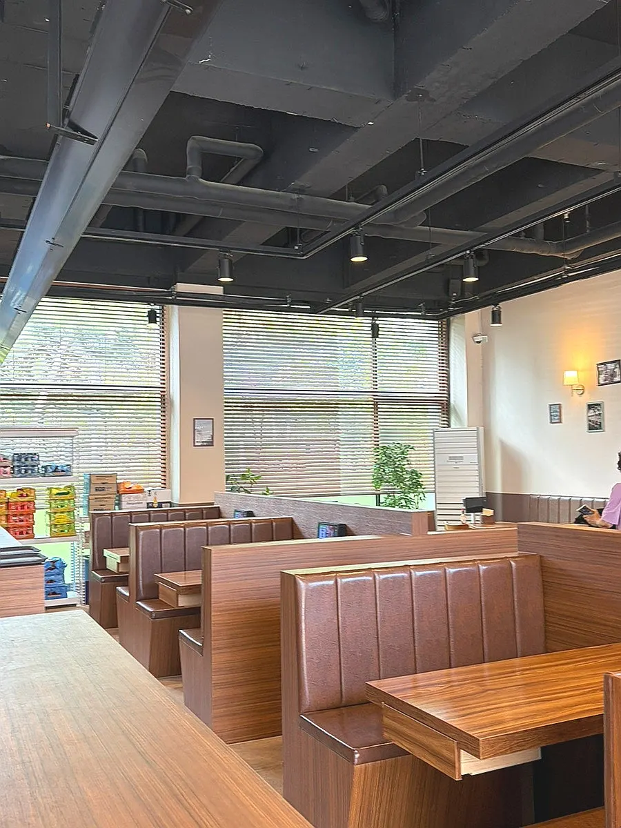 タコドット清羅店の店前駐車スペース