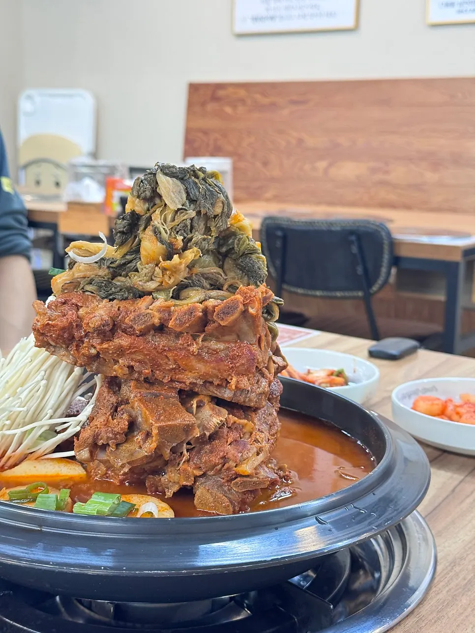 Pot of Cheongnyeon Gamjatang packed with pork spine bones