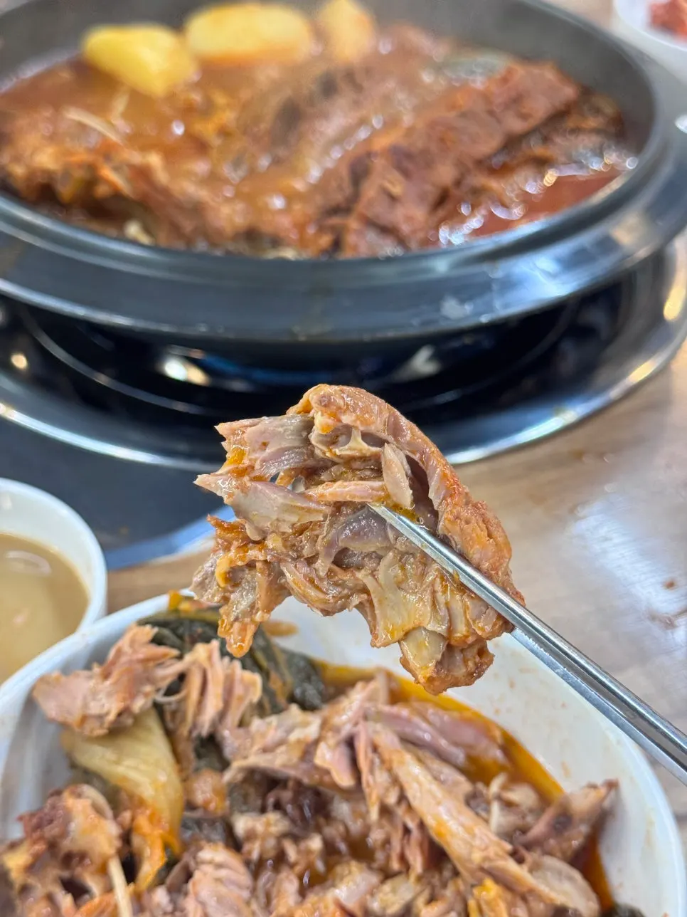 Gamjatang meat dipped in mustard sauce