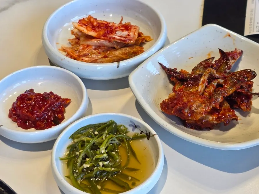 Basic banchan spread at Cheongnyuok including marinated crab