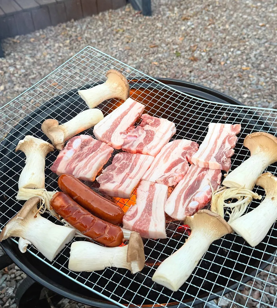 Baekpo galbi grilling over charcoal