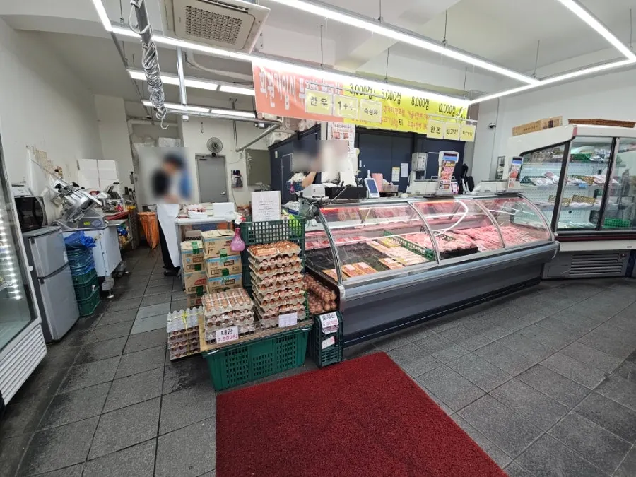 Ari Chuksan, a Cheongpyeong Traditional Market butcher shop for striploin and crocodile-cut barbecue