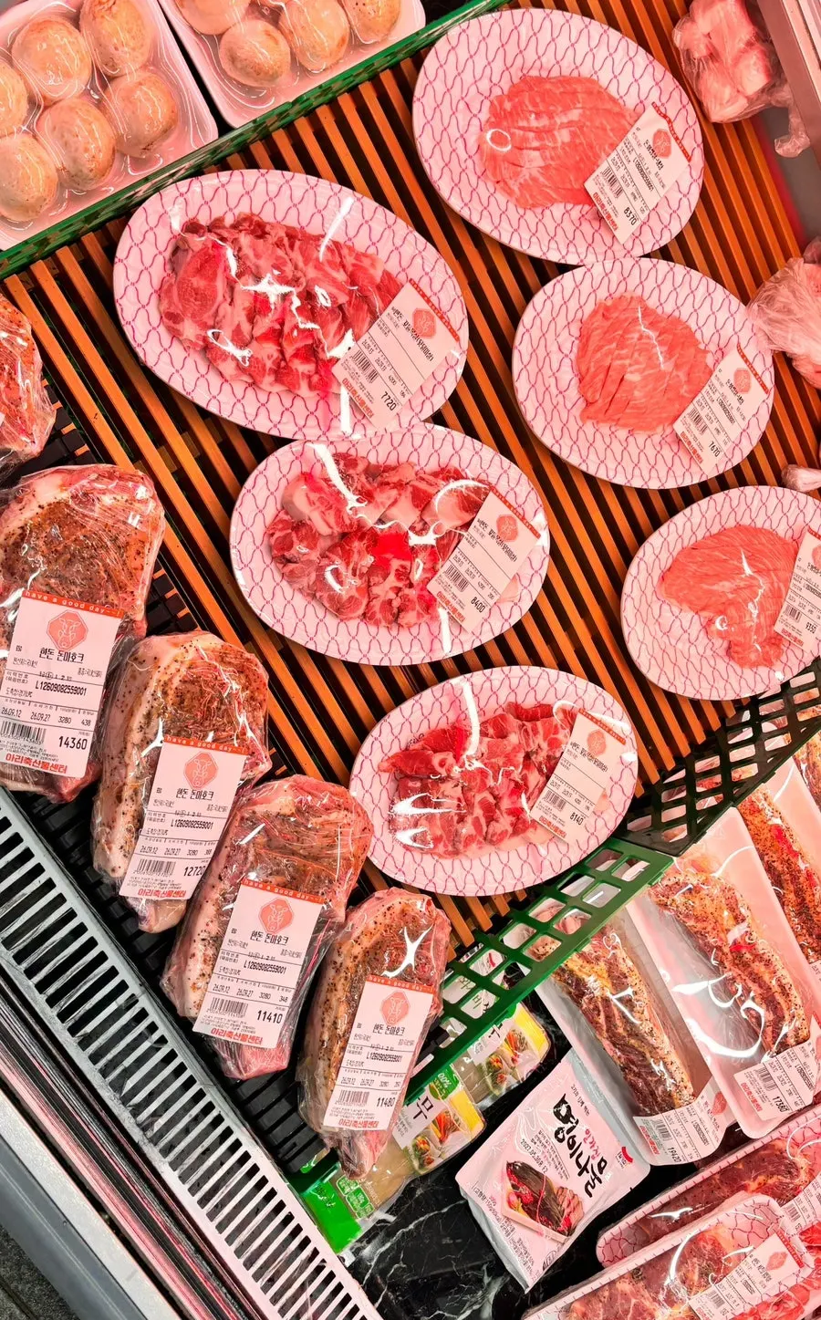 Pork kkodeul-sal and jowl meat on display