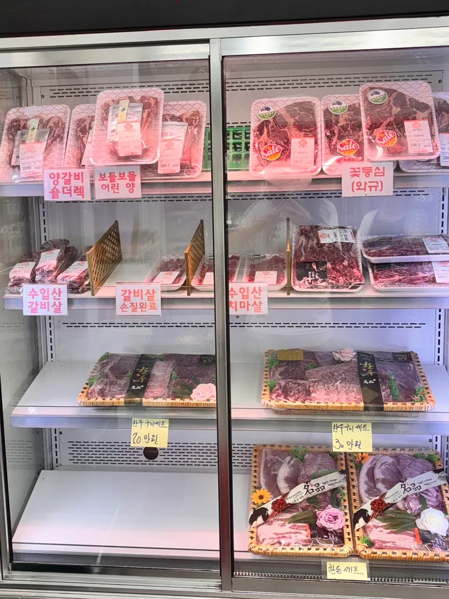 Refrigerated skirt steak and galbisal on display