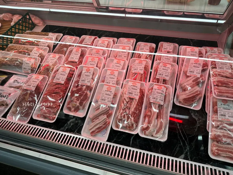 Interior of Ari Chuksan crowded with customers buying barbecue meat