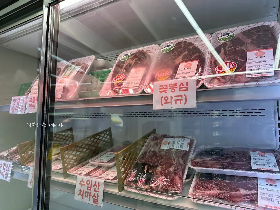 Meat display case with beef cuts for grilling