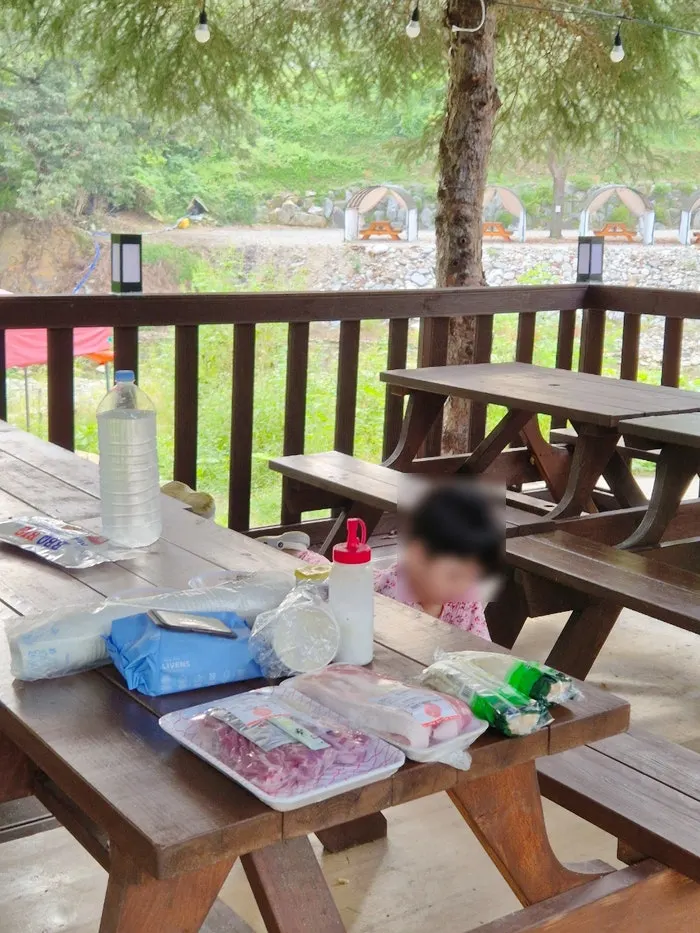펜션에서 꺼낸 바베큐용 고기