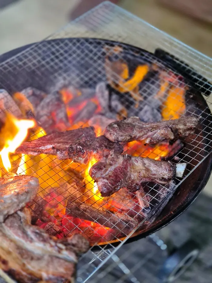 노릇하게 구워지는 양갈비