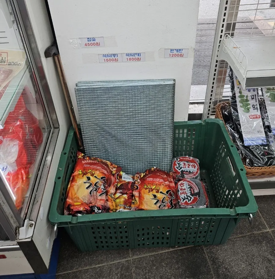 소분 포장된 상추와 파채 등 쌈 채소
