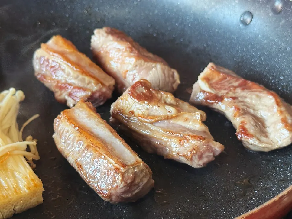 Short rib strips on the grill