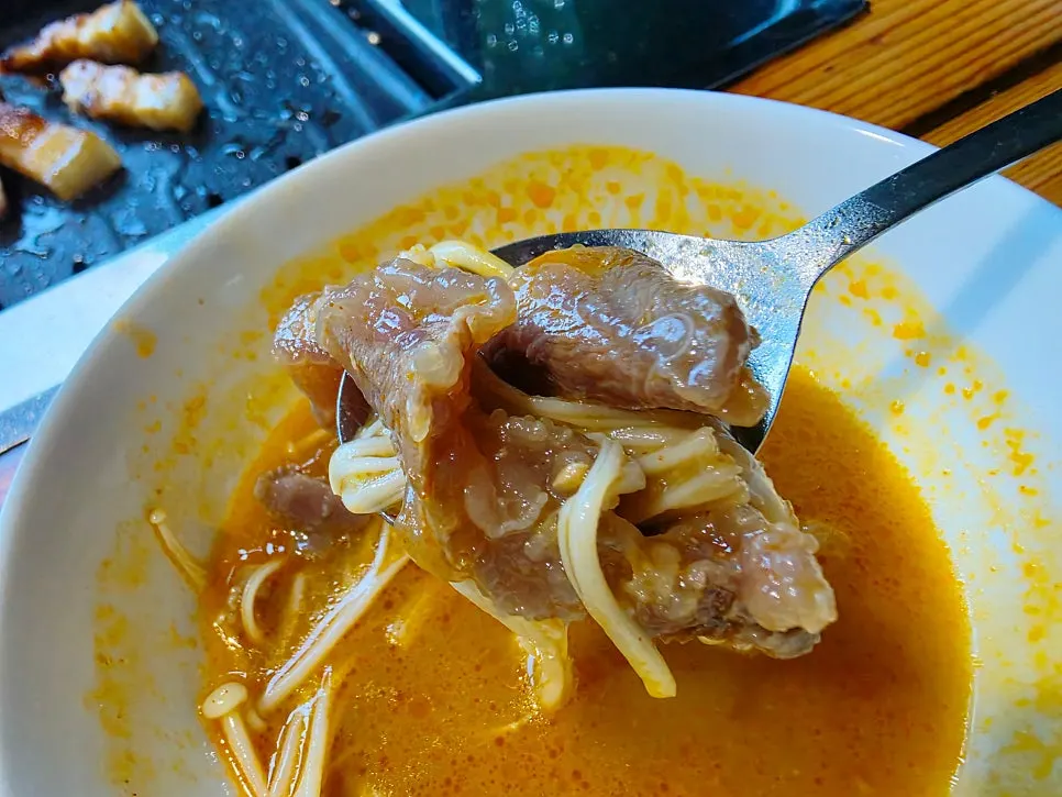 Soybean paste soup boiled with Korean beef tendon