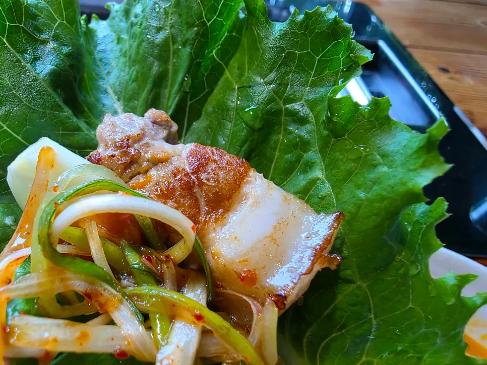 Cross-section of grilled pork belly showing the skin
