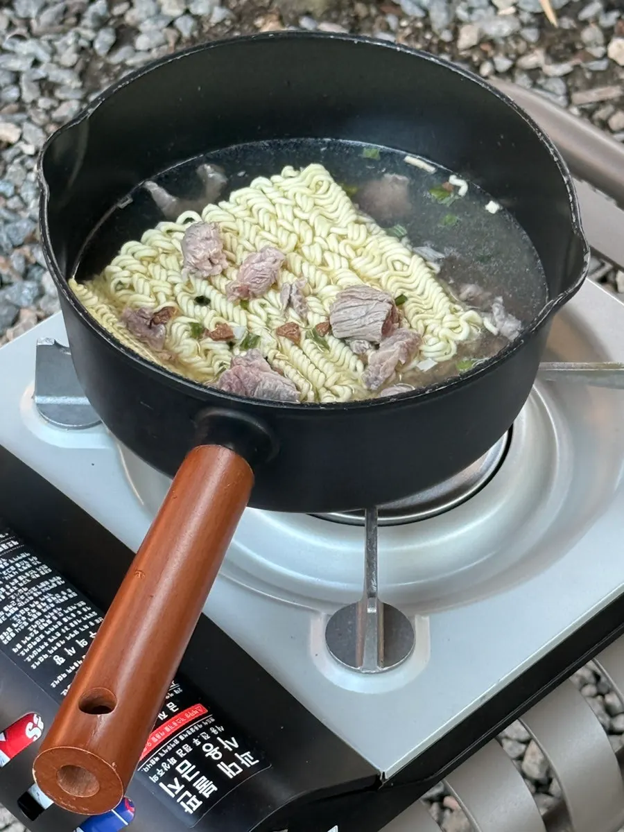 Ramyeon made with the free hanwoo beef sinew