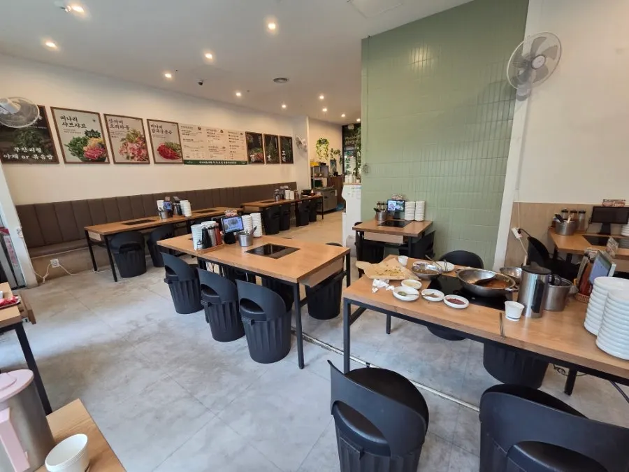 Spacious, comfortable interior of Cheongnok Minari Restaurant Gwacheon