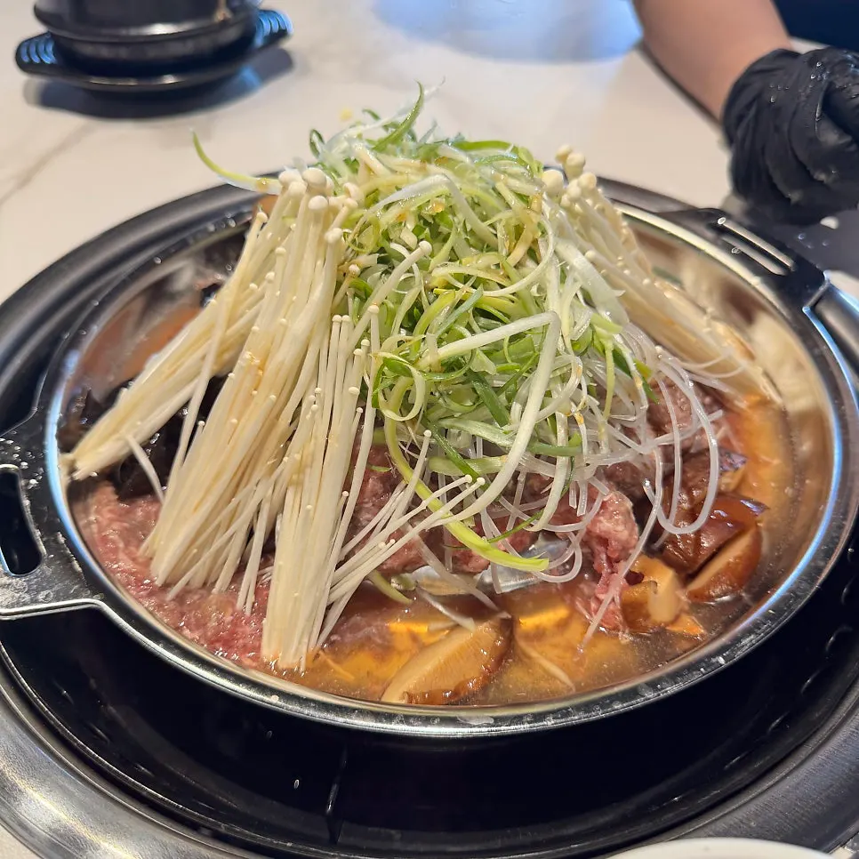 살얼음 육수의 칡냉면 곱배기