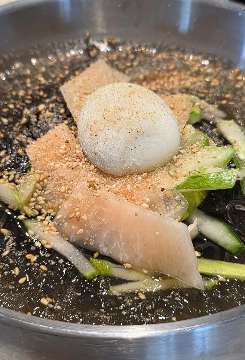 A bowl of Cheongnyuok's mul naengmyeon