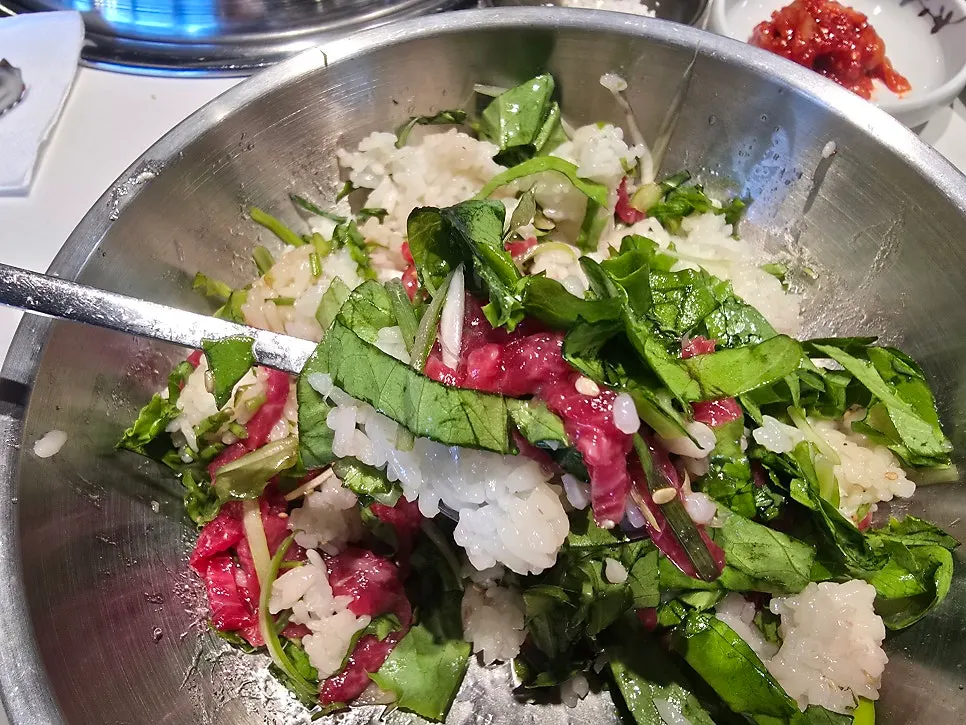 청류옥 육회비빔밥과 된장찌개 세트 상차림