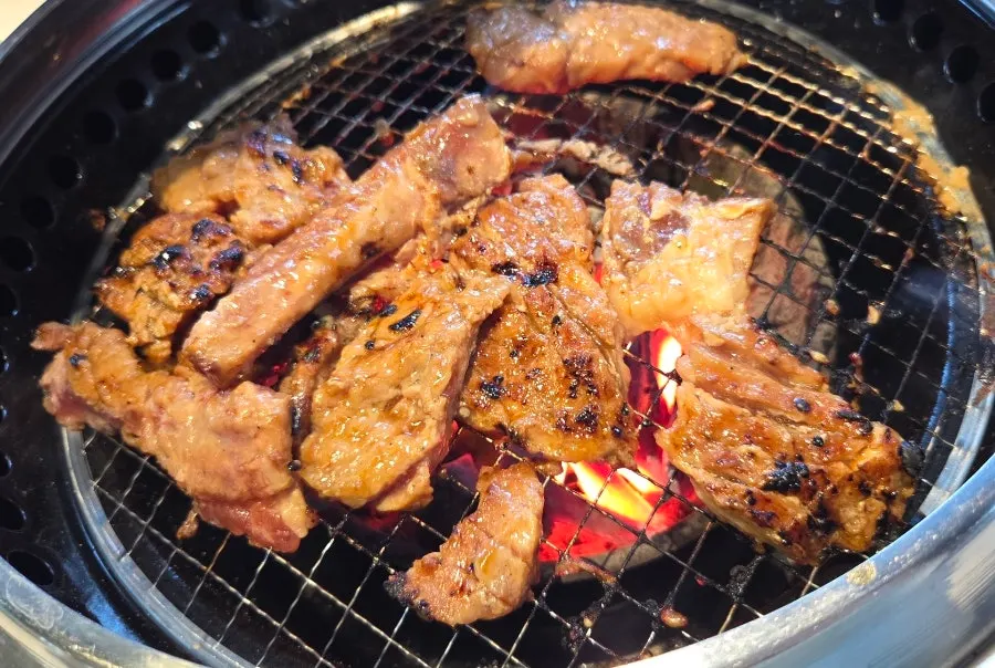 Cheongnyuok's pork ribs turning golden brown
