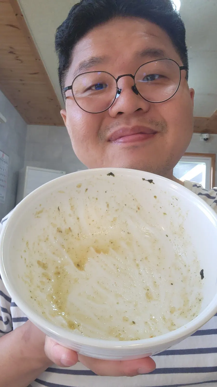 전복죽을 맛있게 먹은 뒤의 사진