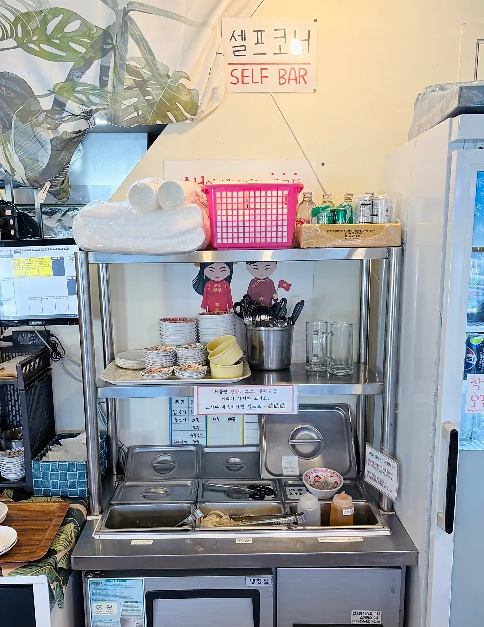 Complimentary side dishes and sauces