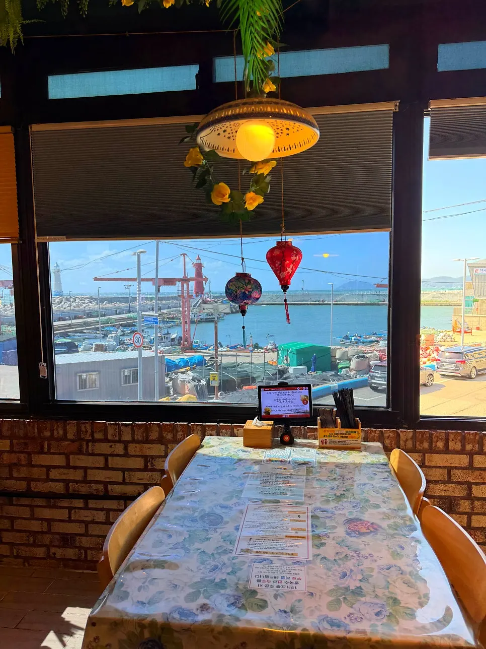 Window seat at Cheongsapo Rice Noodles with a sea view