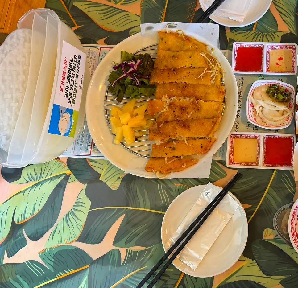 A plate of the free banh xeo