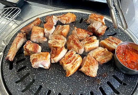 Pork rib cut and grilled into bite-sized pieces