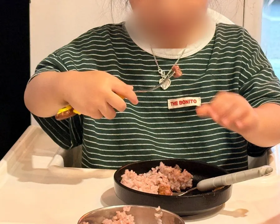 아이가 먹기 좋게 자른 소갈비와 밥