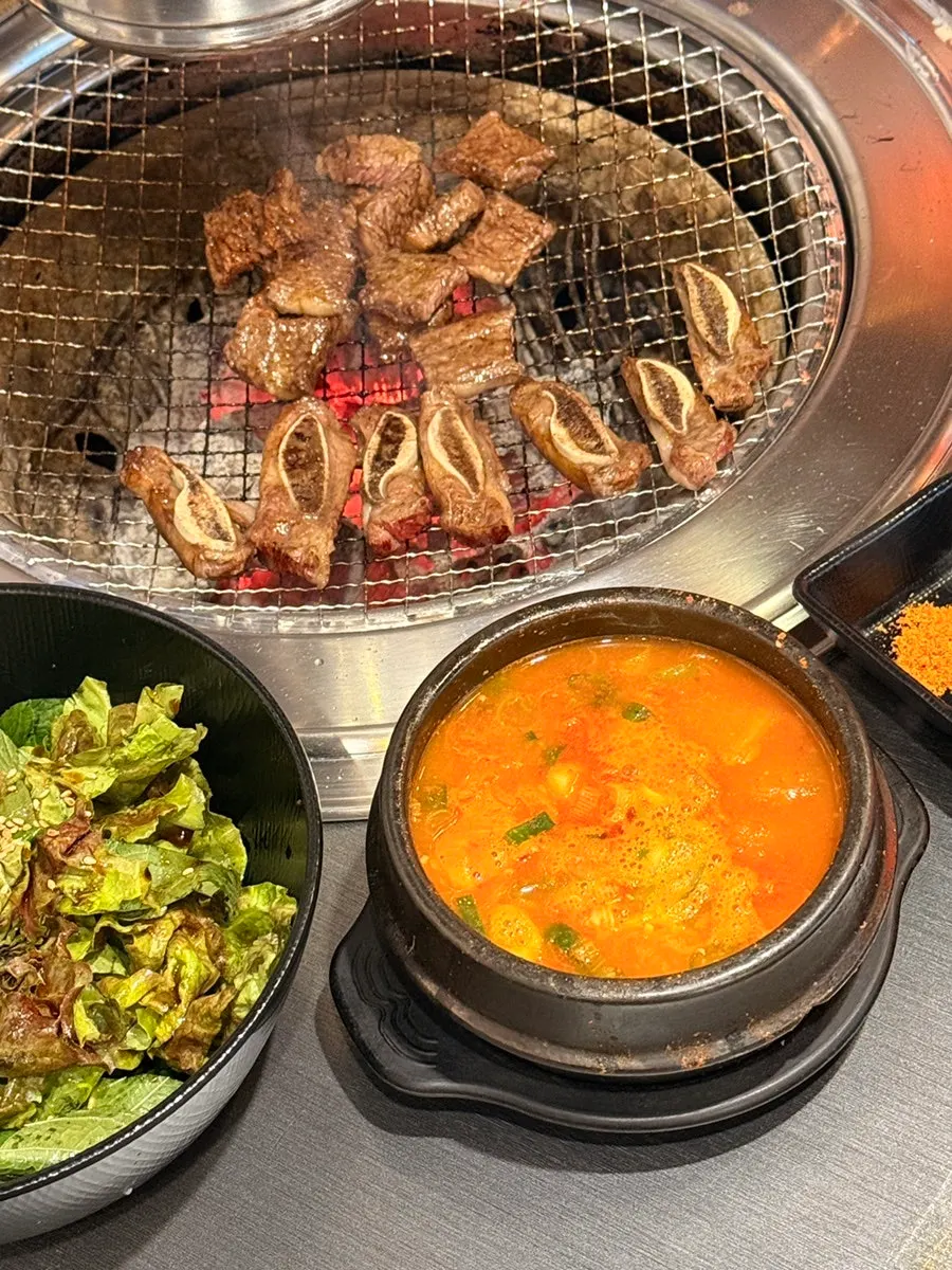 매콤한 맛으로 주문한 된장찌개