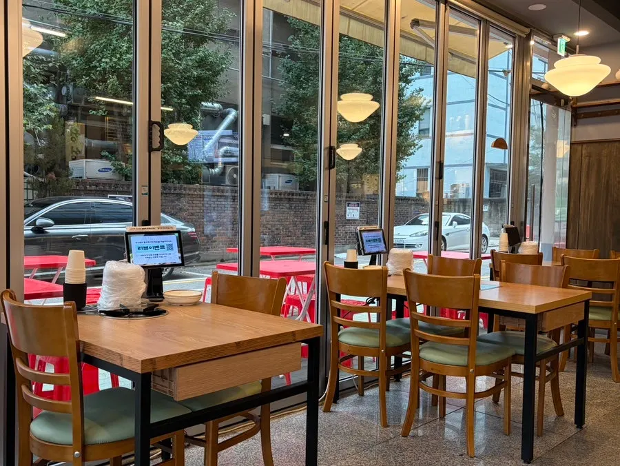 Clean tables inside Cheongun Bossam Dangsan Branch