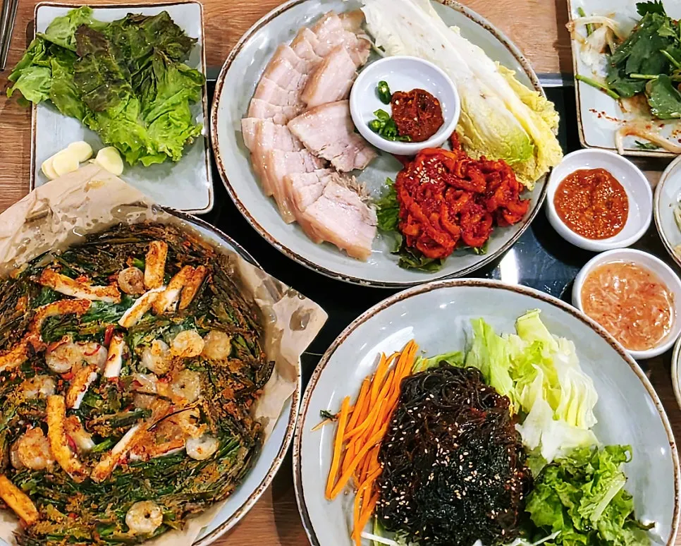 청운보쌈 당산점 오겹보쌈과 사이드 한상
