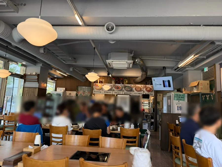 Spacious dining hall with many tables at Cheongun Bossam Dangsan Branch