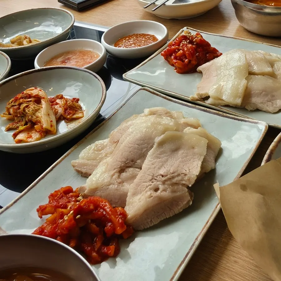 지방층이 보이는 오겹보쌈 고기 클로즈업