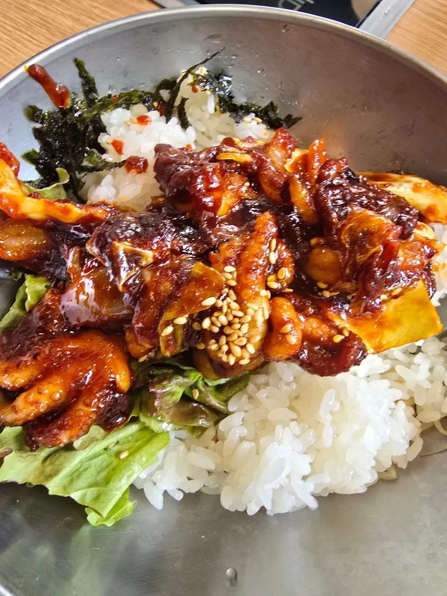 Rice mixed with stir-fried octopus and vegetables