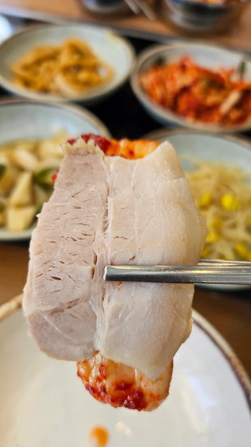야들야들한 보쌈 수육 접시