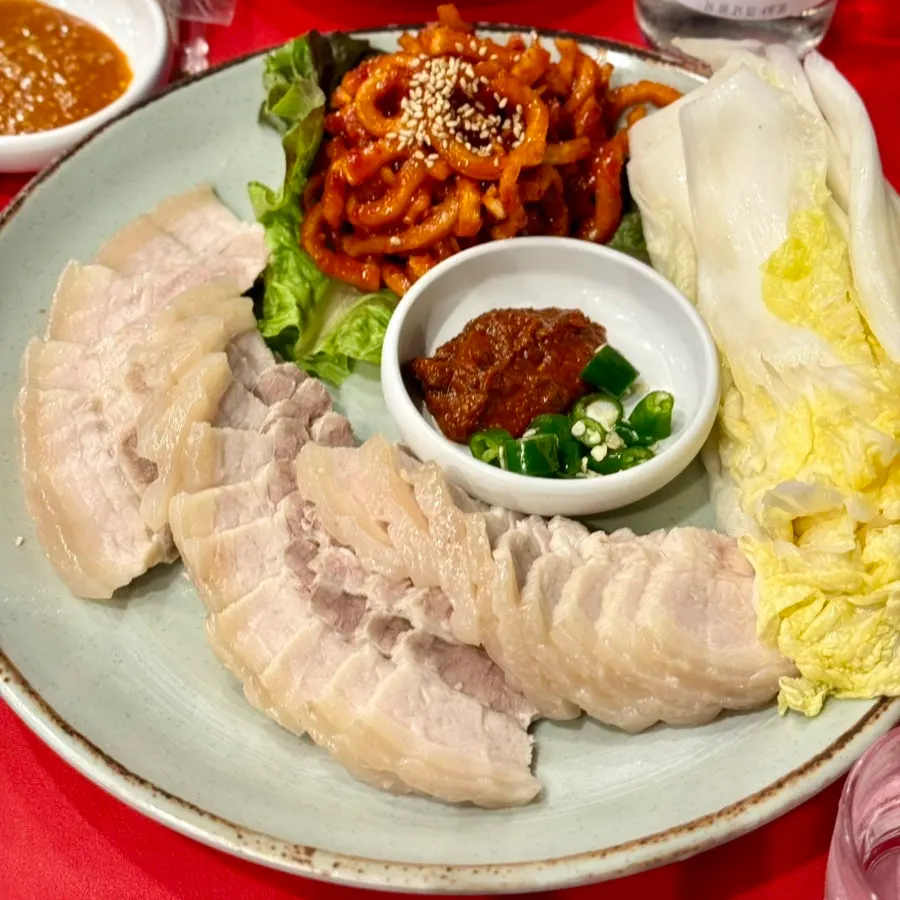 Lettuce wrap piled with bossam and side dishes