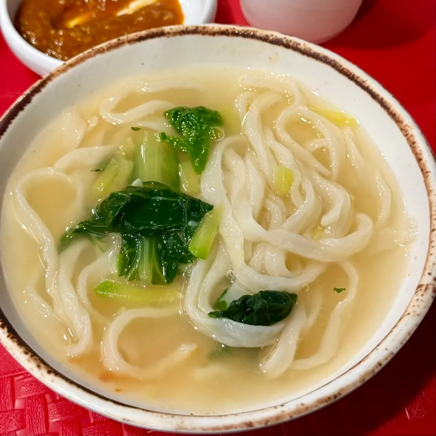 Clam noodle soup with zucchini and seafood