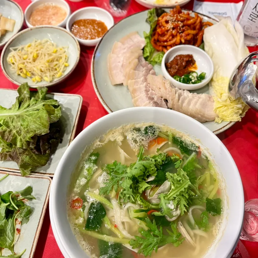 Evening patio atmosphere at Cheongun Bossam Dangsan Branch