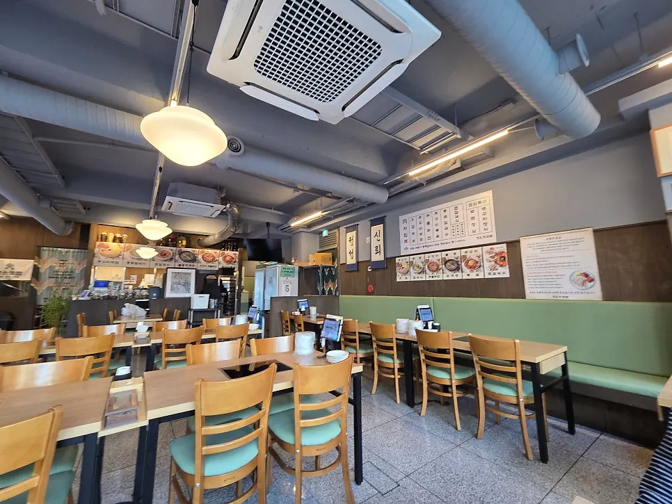 Modern, clean interior seating at Cheongun Bossam Dangsan Branch