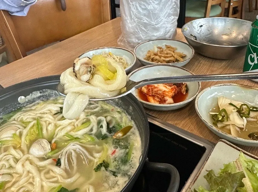 The table at Cheongun Bossam Dangsan Branch after finishing the meal