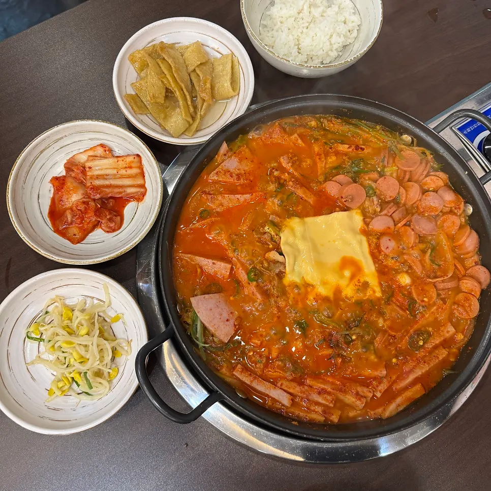 Pot of Cheongwon budae-jjigae before cooking